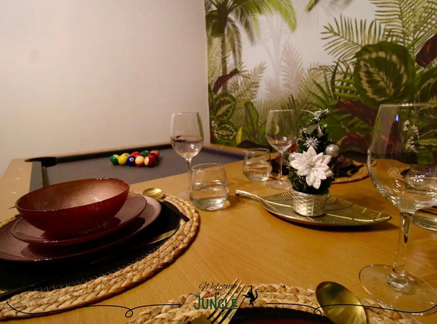 Maison "Jungle House" 90 M2 Billard, Retroprojecteur, Bar A Jeux , Vinyle, Wifi Fibre, Ideal Pro & Famille A Montbrison Buitenkant foto