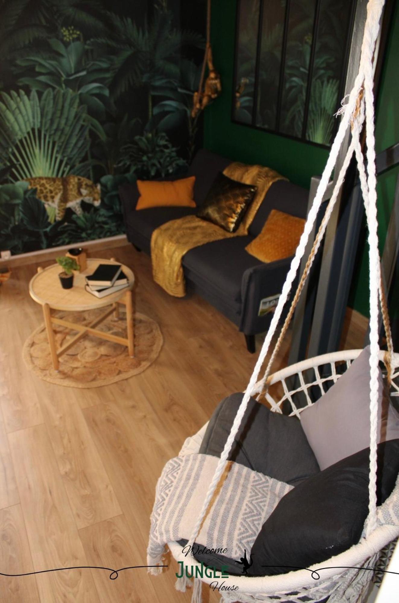 Maison "Jungle House" 90 M2 Billard, Retroprojecteur, Bar A Jeux , Vinyle, Wifi Fibre, Ideal Pro & Famille A Montbrison Buitenkant foto